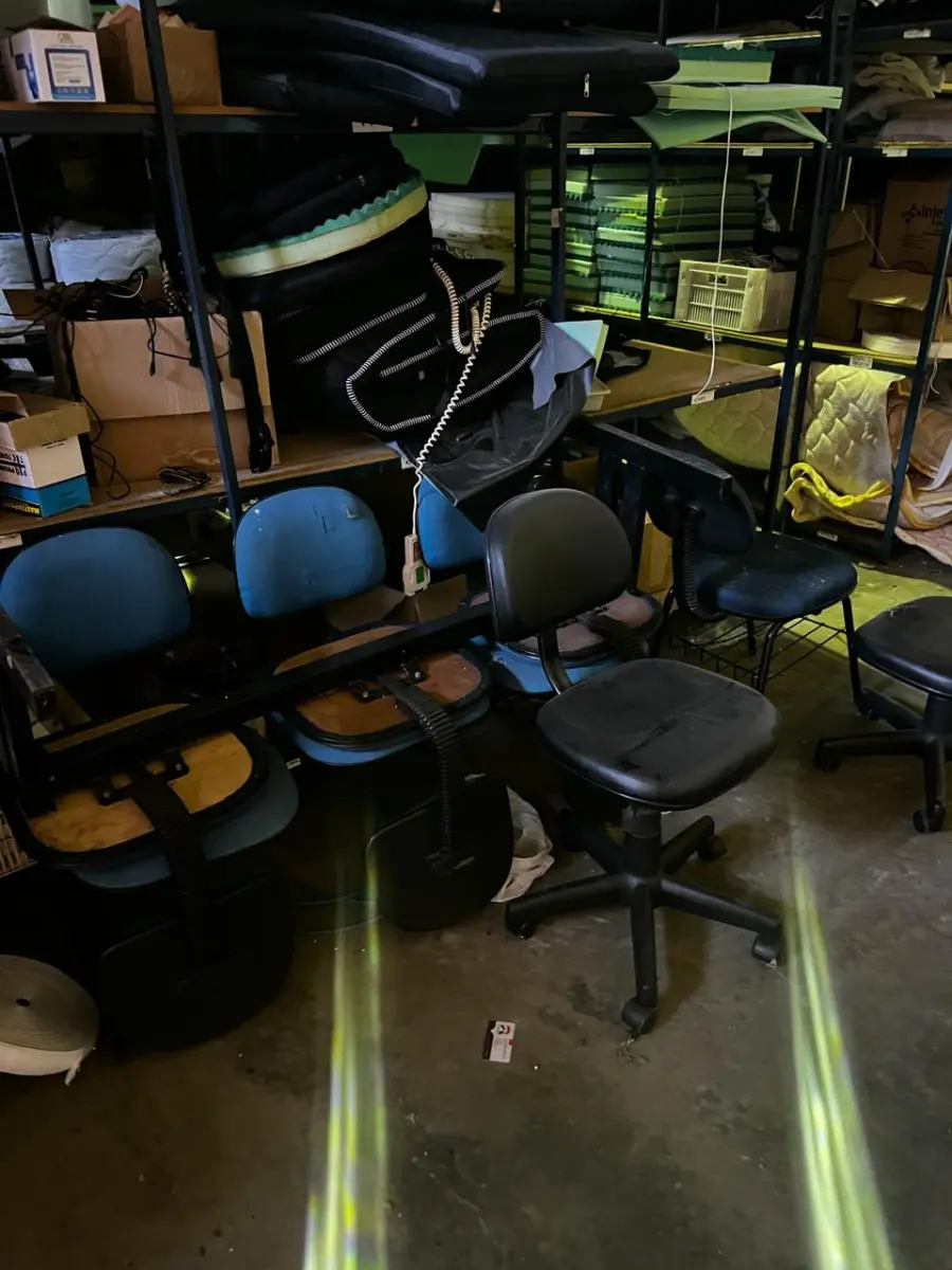 LOTE 007 - Lote de colchoes e mantas massageadoras, lote de espumas e colchões,