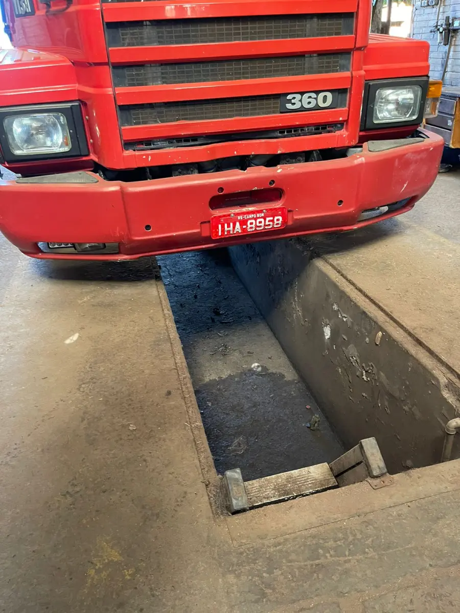 LOTE 005 - "CAMINHÃO SCANIA T113H 4X2, ANO 1997/1998, VERMELHO, PLACAS IHA8958