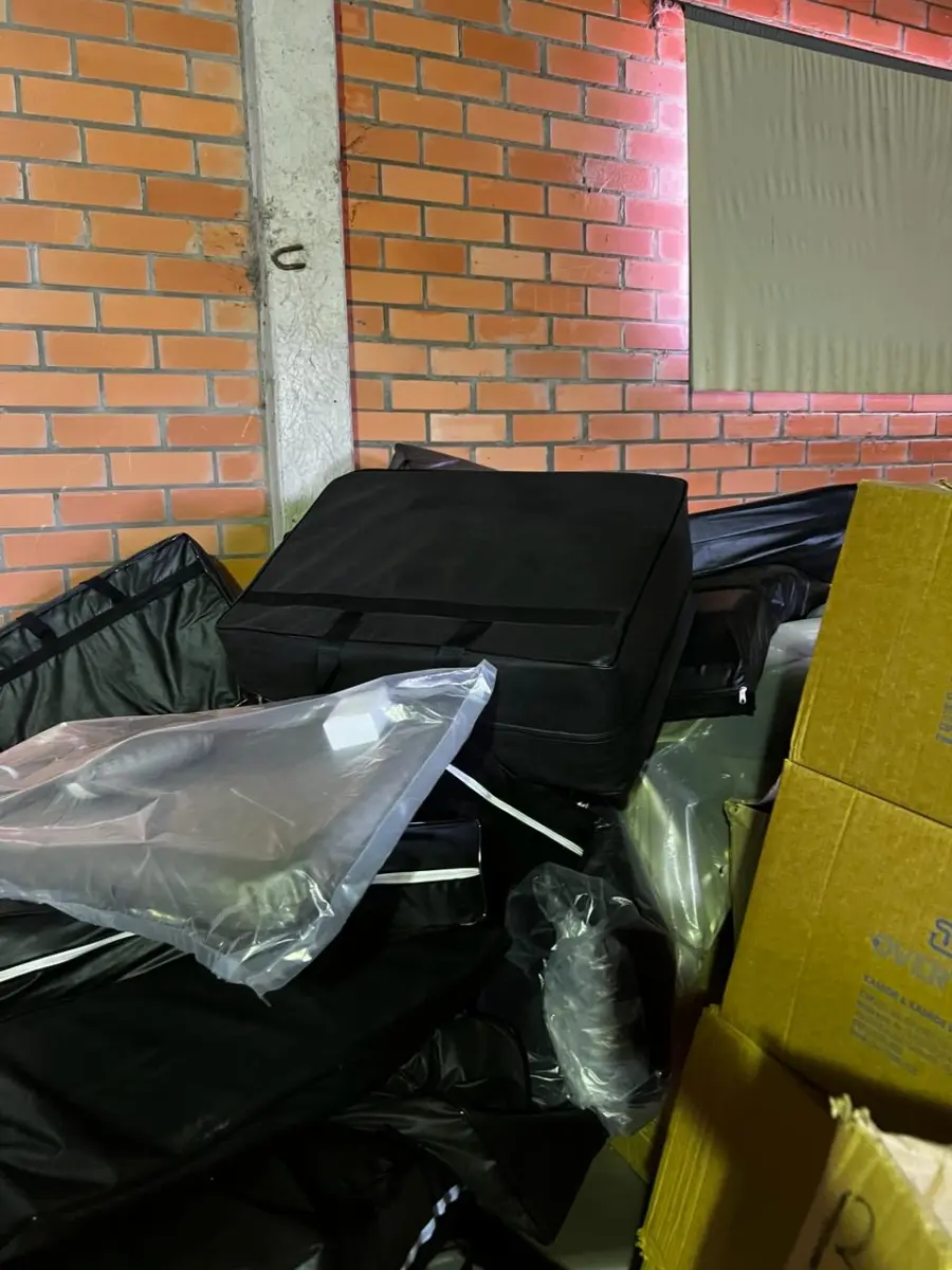 LOTE 007 - Lote de colchoes e mantas massageadoras, lote de espumas e colchões,