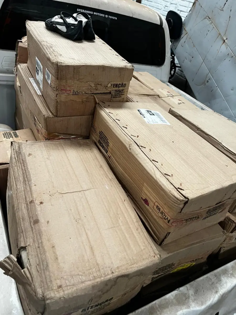 LOTE 000 - 480 pares de sandálias de plástico