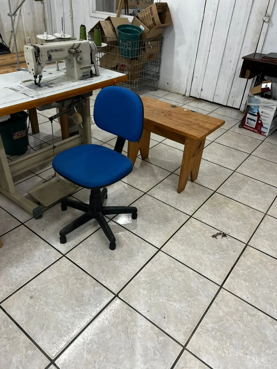 LOTE 000 - Máquinas costura (overlock Jack, plana, overlock antiga, plana Lumak, plana Lanmax, over vermelha) BENS EM  PRESIDENTE GETULIO - SC