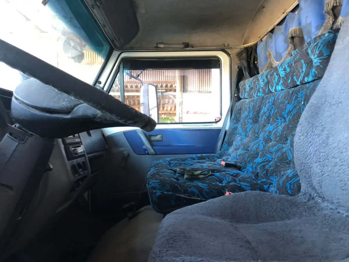 LOTE 004 - "CAMINHÃO VW WORKER 17-180, BRANCO, C/BAÚ, S/PLACAS, MOTOR DESMONTADO E FALTANDO PEÇAS, PLACAS IPO 5691