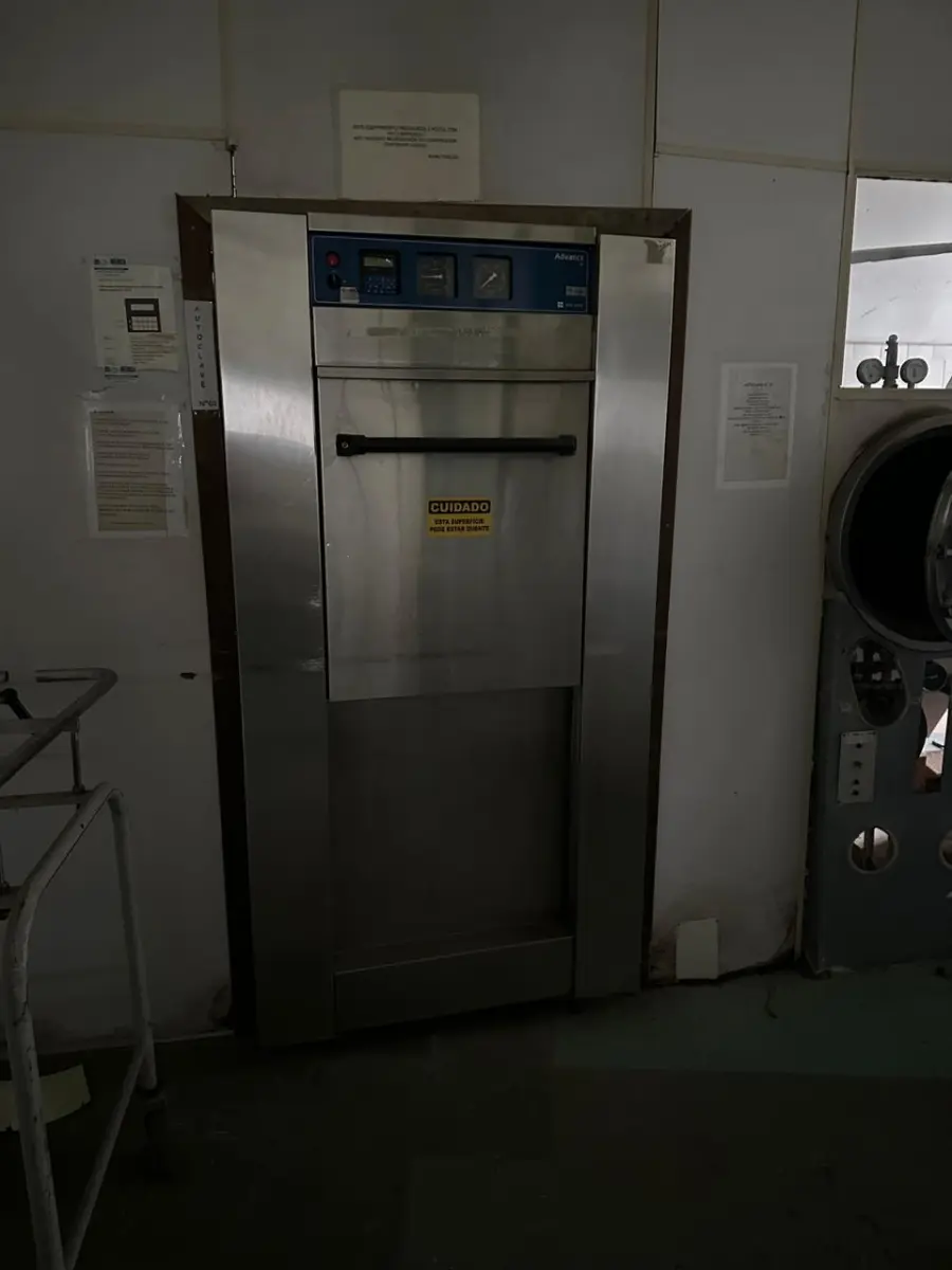 LOTE 027 - 01 AUTOCLAVE HOSPITALAR