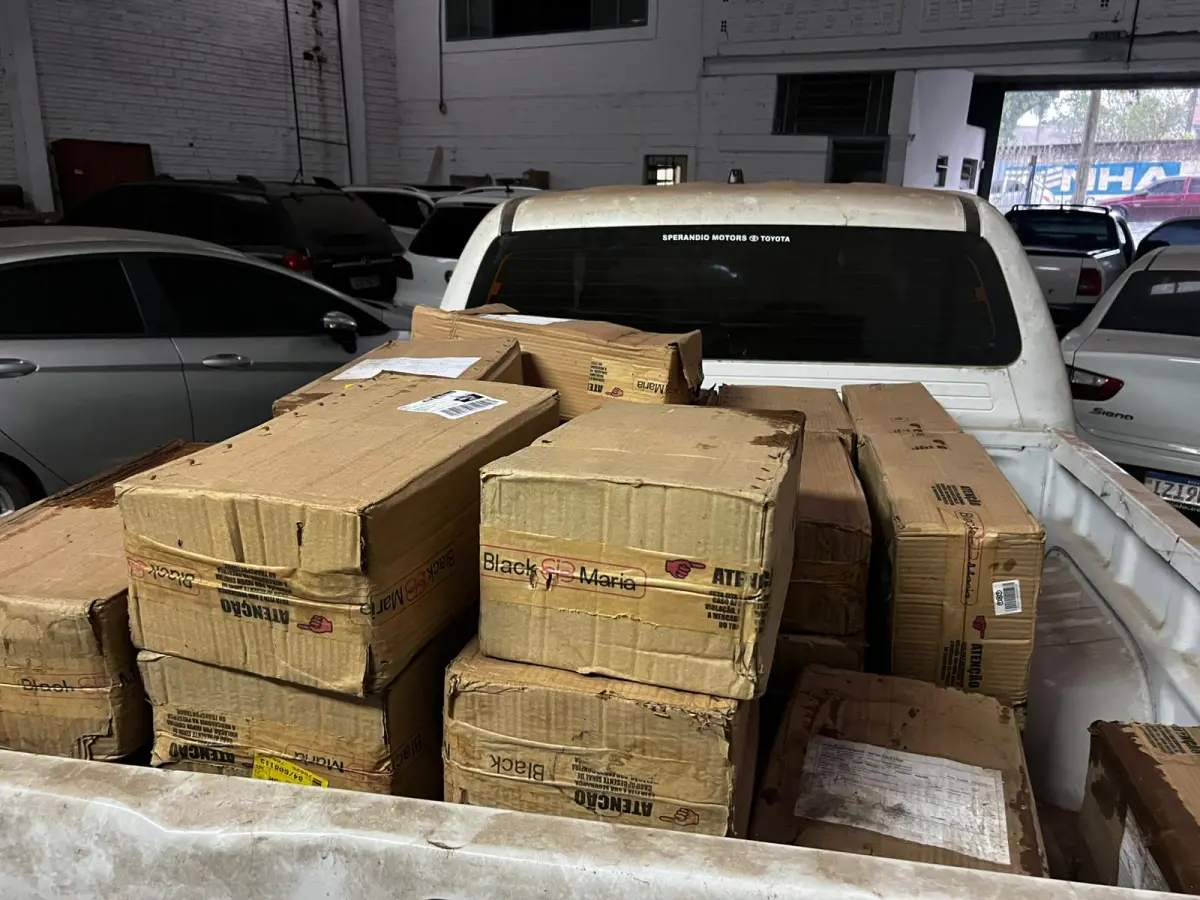 LOTE 000 - 480 pares de sandálias de plástico