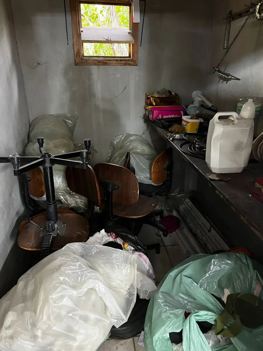 LOTE 000 - Máquinas costura (overlock Jack, plana, overlock antiga, plana Lumak, plana Lanmax, over vermelha) BENS EM  PRESIDENTE GETULIO - SC