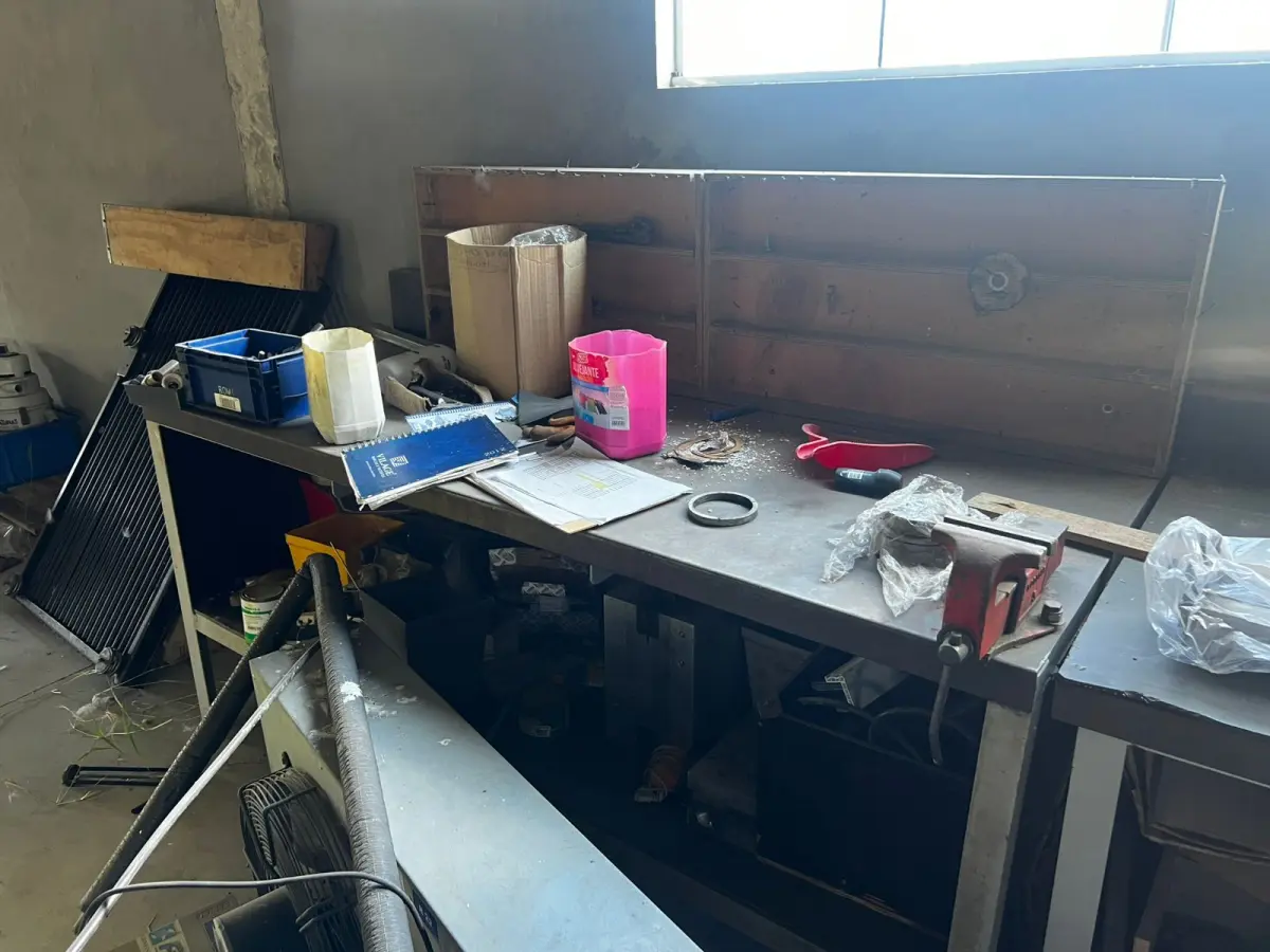 LOTE 000 - SOPRADORA BEKUM, MÃO FRANCESA C/ TALHA ELÉTRICA, UNIDADE DE RESFRIAMENTO, MOTOR P/ REFRIGERAÇÃO, GIRAFA HIDRÁULICA E MÓVEIS DIVERSOS