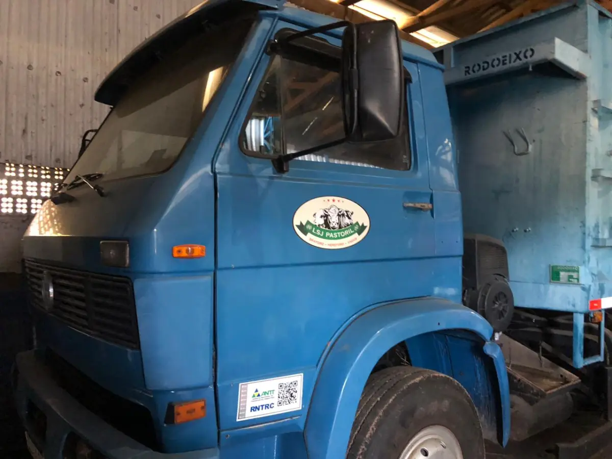 LOTE 003 - CAMINHÃO VW 14-210, TRUCK, AZUL, ANO 1988, PLACAS IIA 4I98, C/ CAÇAMBA GRANELEIRA