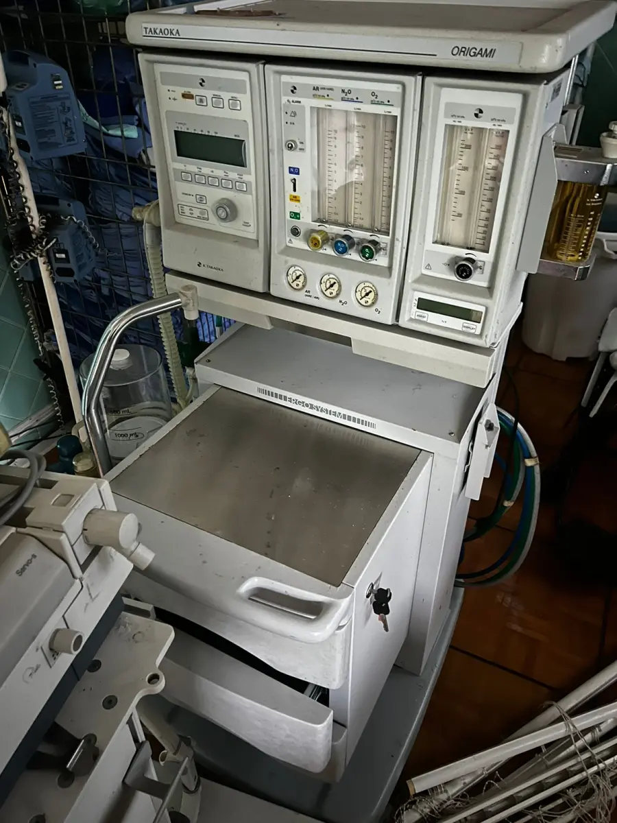 LOTE 011 - 01 APARELHO DE ANESTESIA TAKAOKA FUJI04