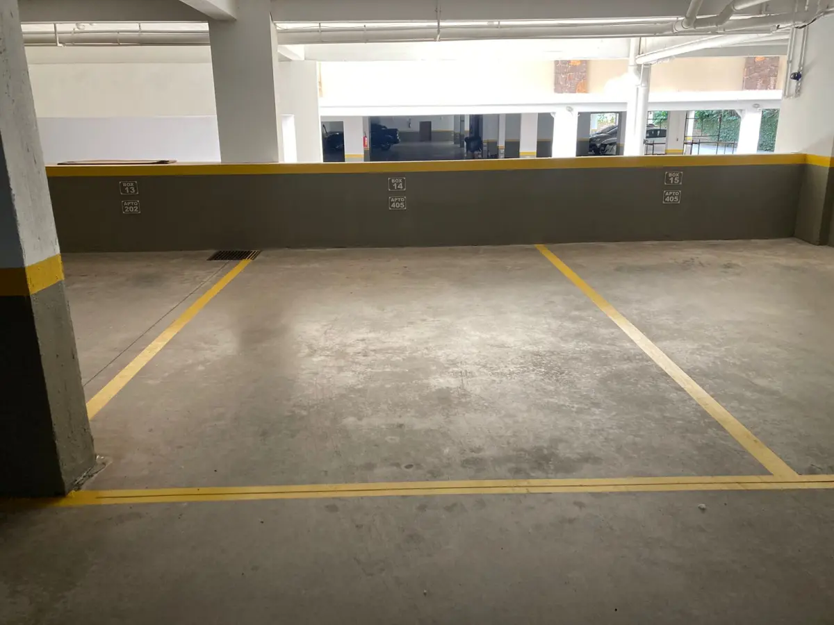 LOTE 000 - Apartamentos 405 e 406 + Box 15, 31, 32 e 14. Finamente decorado