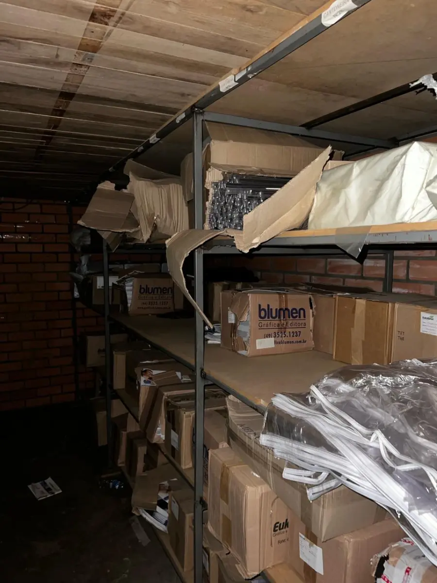 LOTE 007 - Lote de colchoes e mantas massageadoras, lote de espumas e colchões,