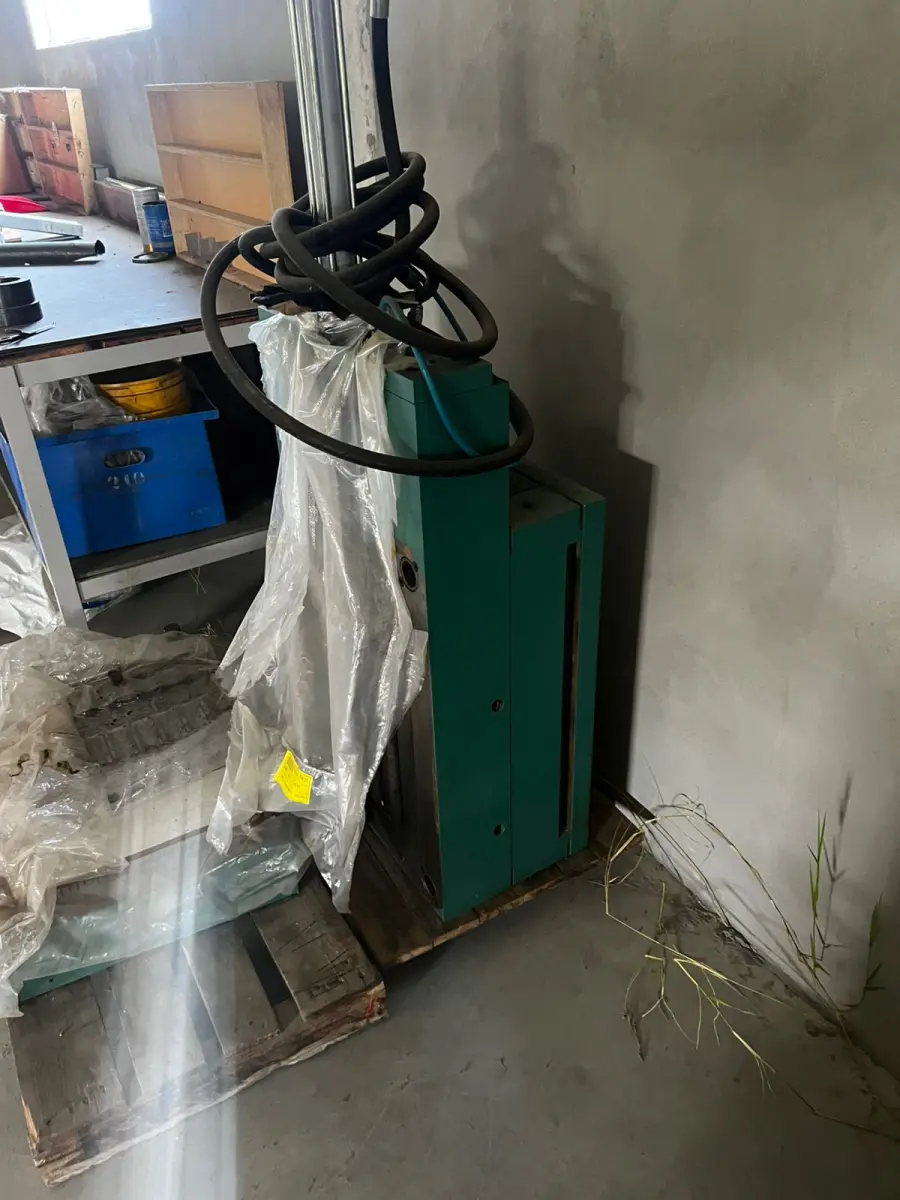 LOTE 000 - SOPRADORA BEKUM, MÃO FRANCESA C/ TALHA ELÉTRICA, UNIDADE DE RESFRIAMENTO, MOTOR P/ REFRIGERAÇÃO, GIRAFA HIDRÁULICA E MÓVEIS DIVERSOS