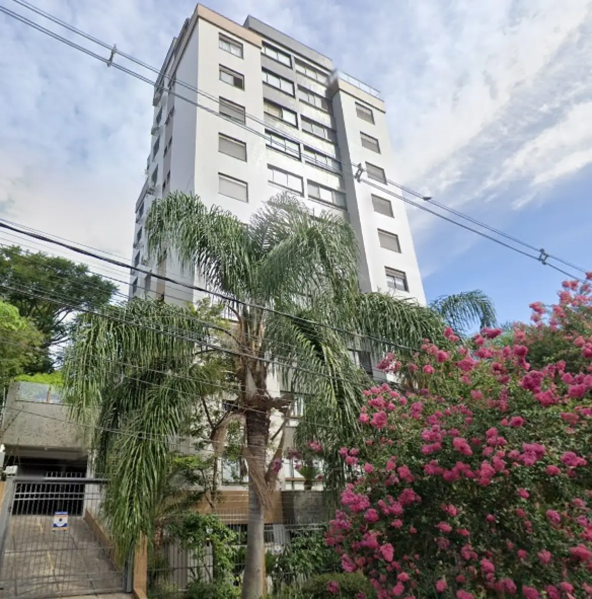 LOTE 000 - Os direitos e ações do apartamento nº 901 do Edifício Residencial Vivendas Iguaçu, sito na avenida Iguassú nº 331,  área real privativa de 150,1660m