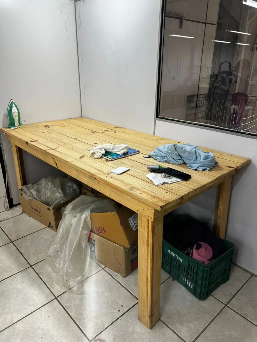 LOTE 000 - Máquinas costura (overlock Jack, plana, overlock antiga, plana Lumak, plana Lanmax, over vermelha) BENS EM  PRESIDENTE GETULIO - SC