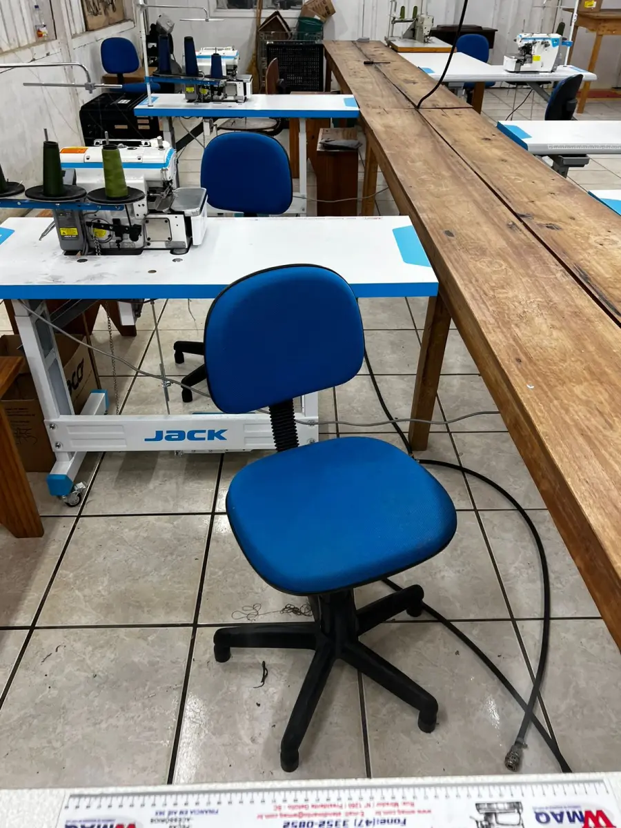 LOTE 000 - Máquinas costura (overlock Jack, plana, overlock antiga, plana Lumak, plana Lanmax, over vermelha) BENS EM  PRESIDENTE GETULIO - SC