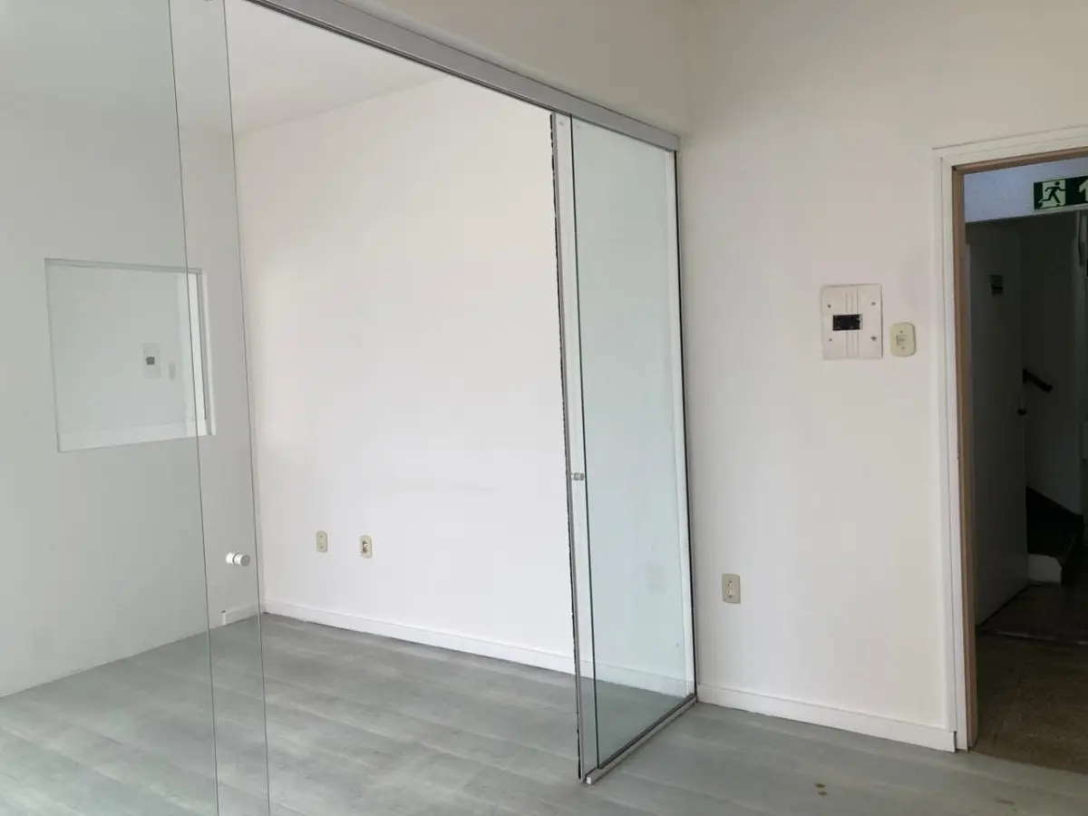 LOTE 001 - O imóvel, conjunto nº 41 do Edifício Candido José de Godoy, localizado na Rua Professor Annes Dias, nº 112, Bairro Centro, Porto Alegre/RS