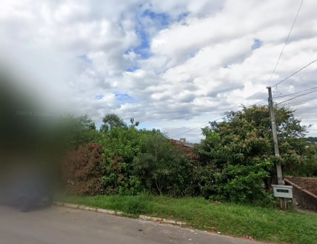 LOTE 000 - O imóvel situado na Rua Duque de Caxias, zona urbana, no Bairro Vila Schirmer de Campo Bom