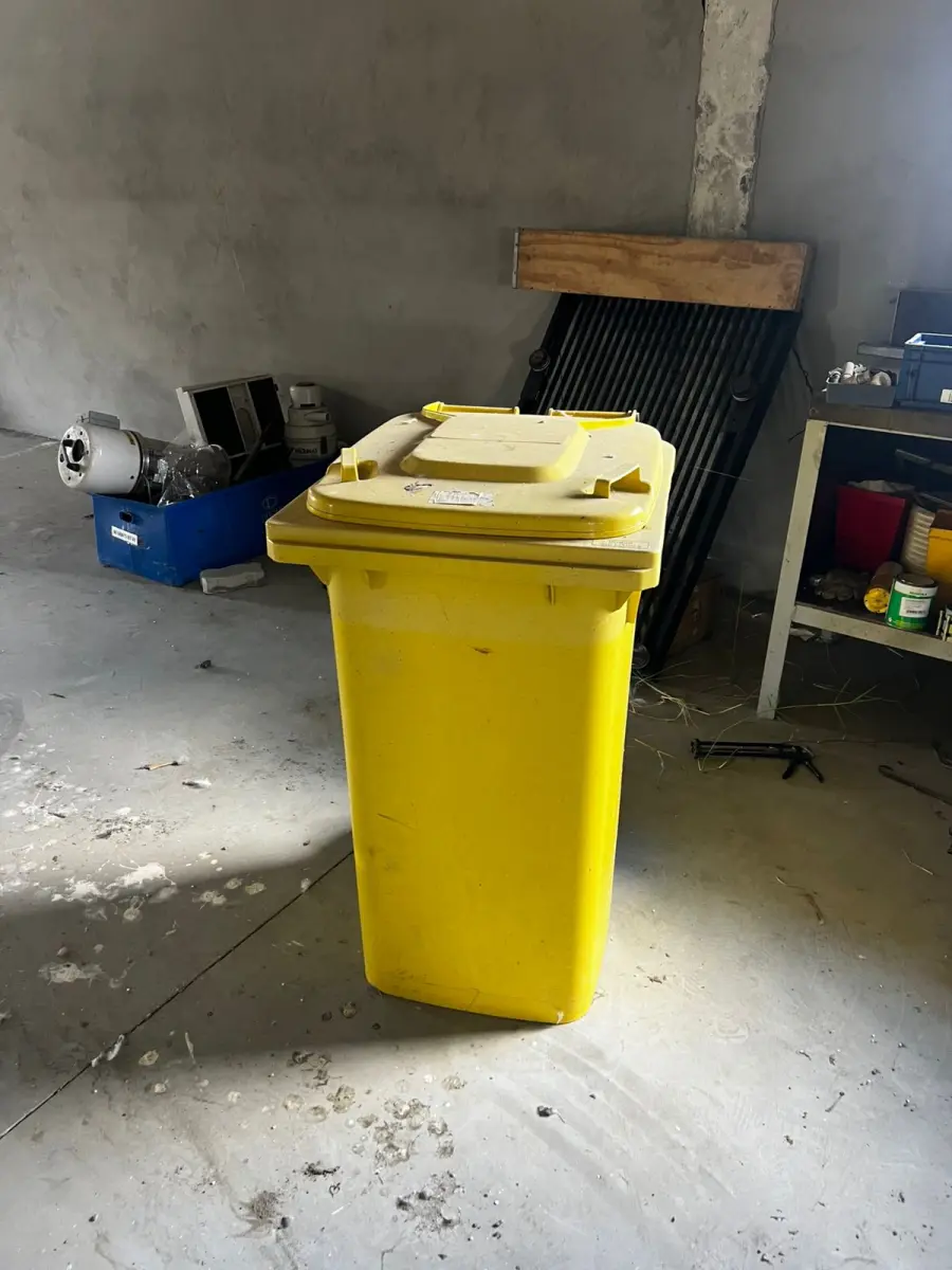 LOTE 000 - SOPRADORA BEKUM, MÃO FRANCESA C/ TALHA ELÉTRICA, UNIDADE DE RESFRIAMENTO, MOTOR P/ REFRIGERAÇÃO, GIRAFA HIDRÁULICA E MÓVEIS DIVERSOS