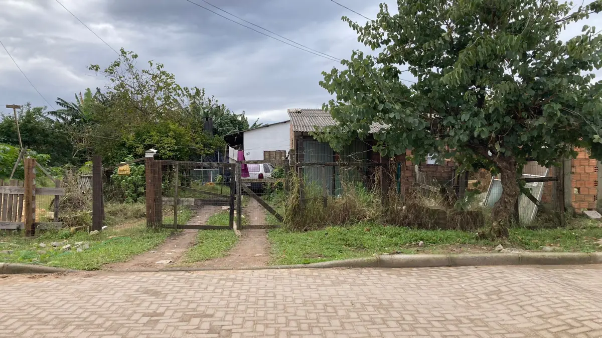 LOTE 033 - Um terreno constituído do lote número quinze (15), da quadra número vinte e cinco