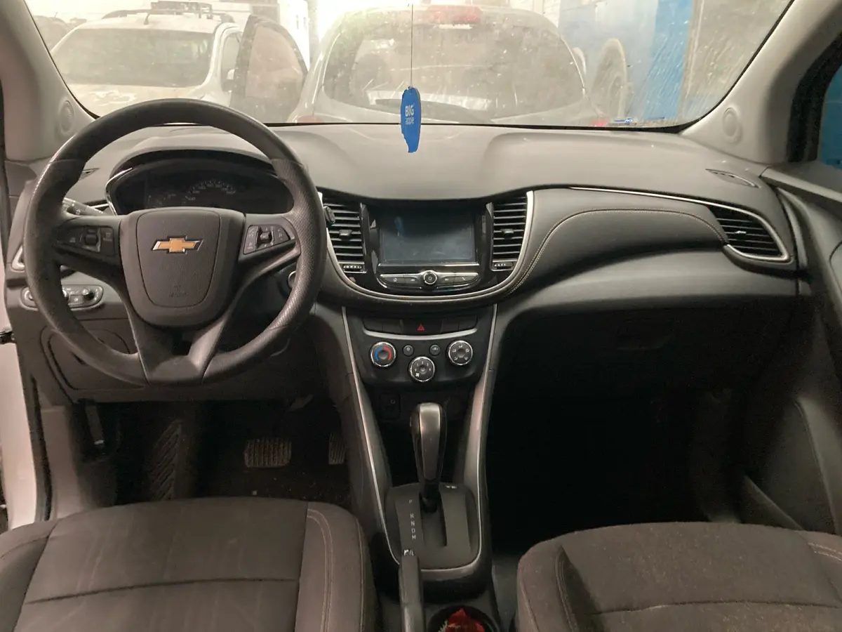 LOTE 001 - GM – Chevrolet – TRACKER LT 1.4 Turbo 16V Flex 4x2 aut., fabricação/modelo 2018/2018, cor: prata