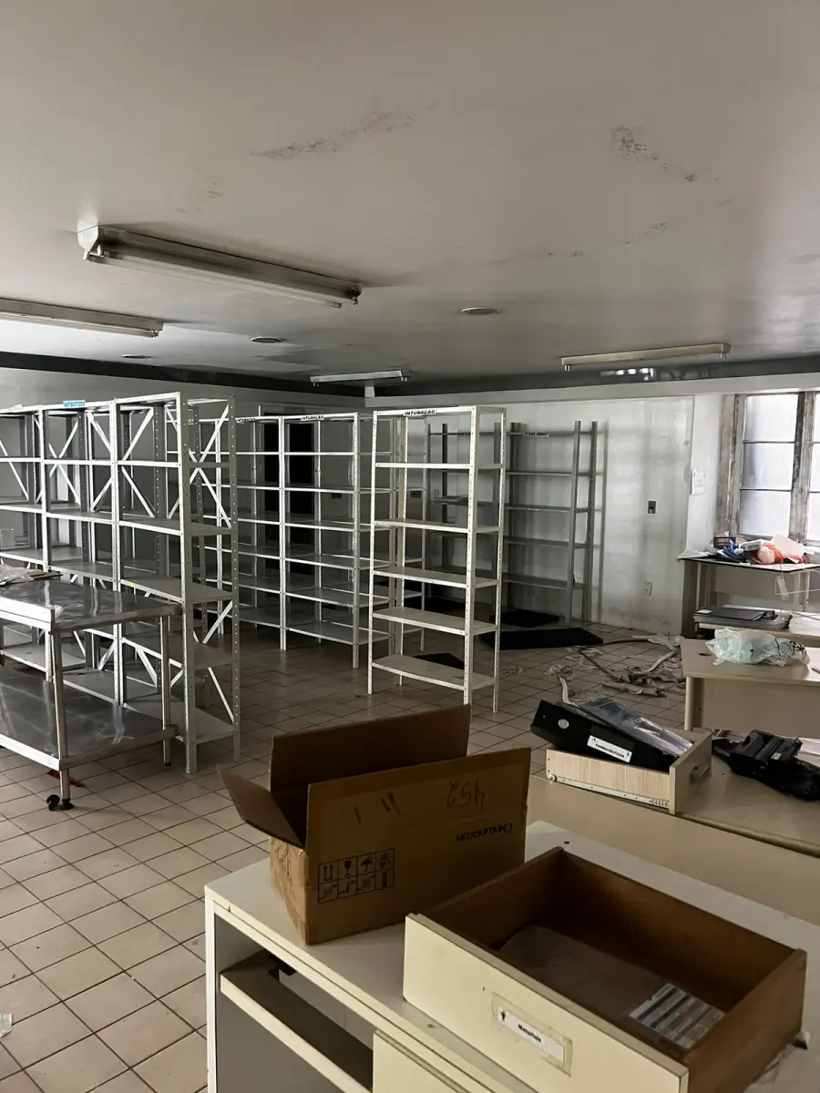 LOTE 001 - Bens móveis LOTE ENGOLBADO