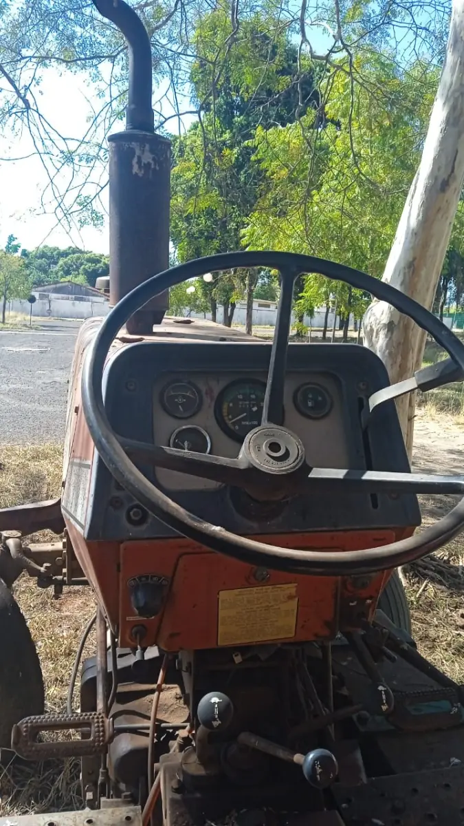 LOTE 018 - TRATOR mf 295