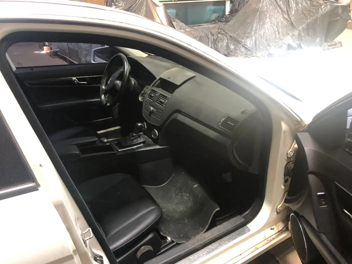 LOTE 003 - Mercedes Benz C-180 CGI 1.8 16V 156cv Aut., ano 2011, cor branca