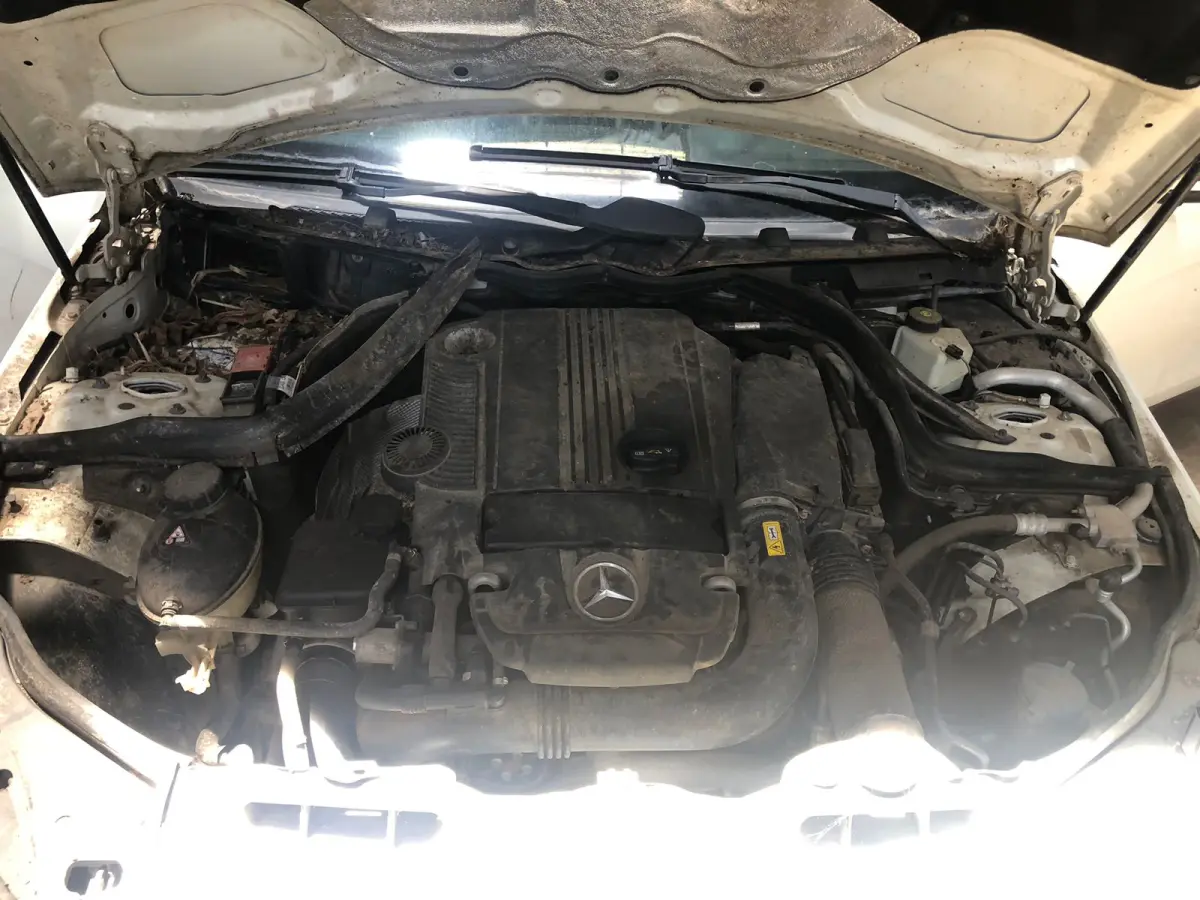 LOTE 003 - Mercedes Benz C-180 CGI 1.8 16V 156cv Aut., ano 2011, cor branca