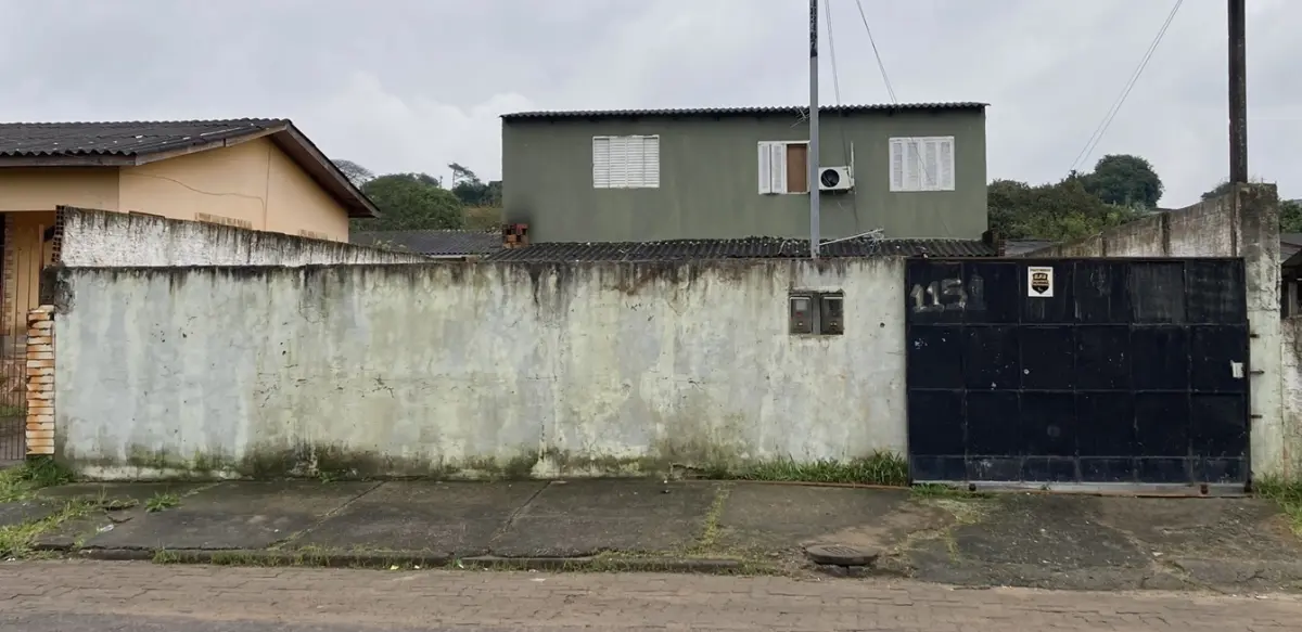 LOTE 140 - Um terreno constituído do lote número quatro (4), da quadra número trinta e dois (32)