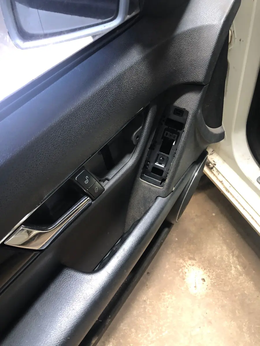 LOTE 003 - Mercedes Benz C-180 CGI 1.8 16V 156cv Aut., ano 2011, cor branca