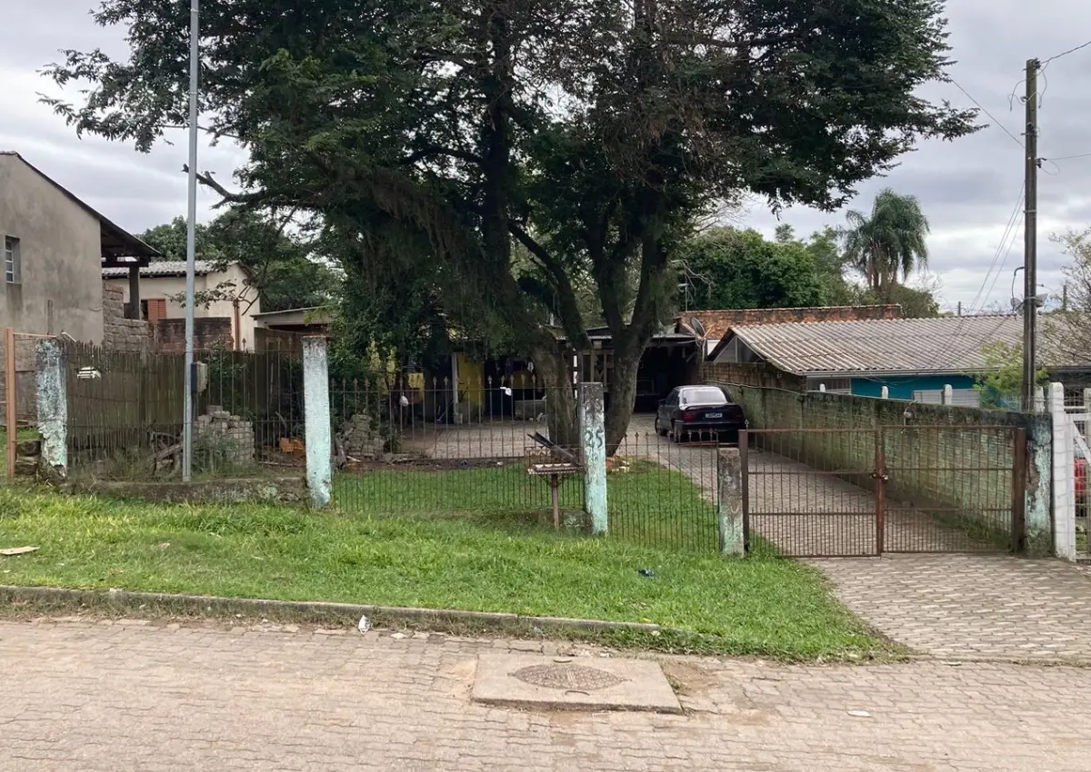 LOTE 121 - Um terreno constituído do lote número três (3), da quadra número vinte e oito (28)