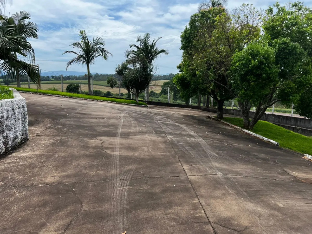 LOTE 001 - O imóvel localizado na Linha São Jacó, em Teutônia/RS. Sendo um área de terras com a superfície de 8.500m²