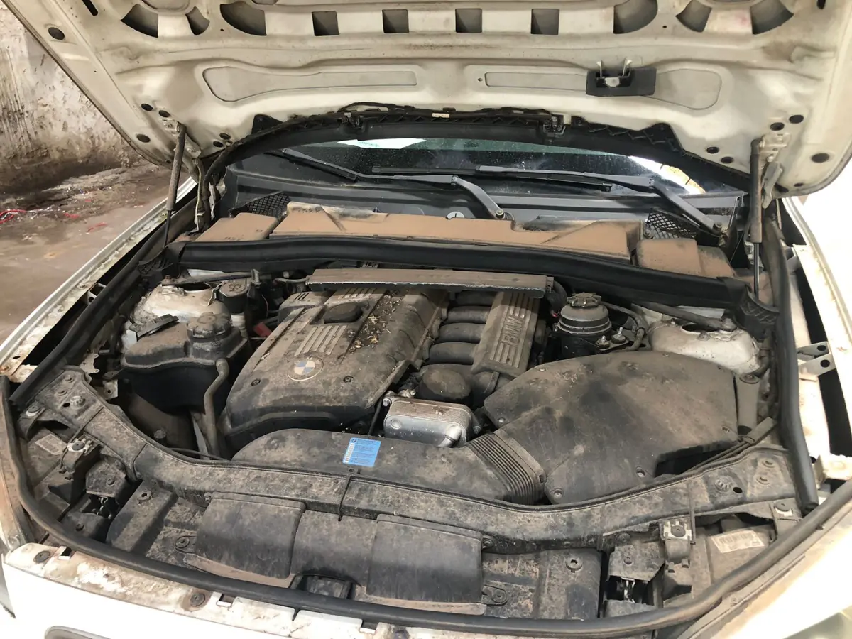 LOTE 001 - BMW X1 XDRIVE 28i 3.0 24v 4x4 Aut., Gasolina, ano 2010/2011, cor branca