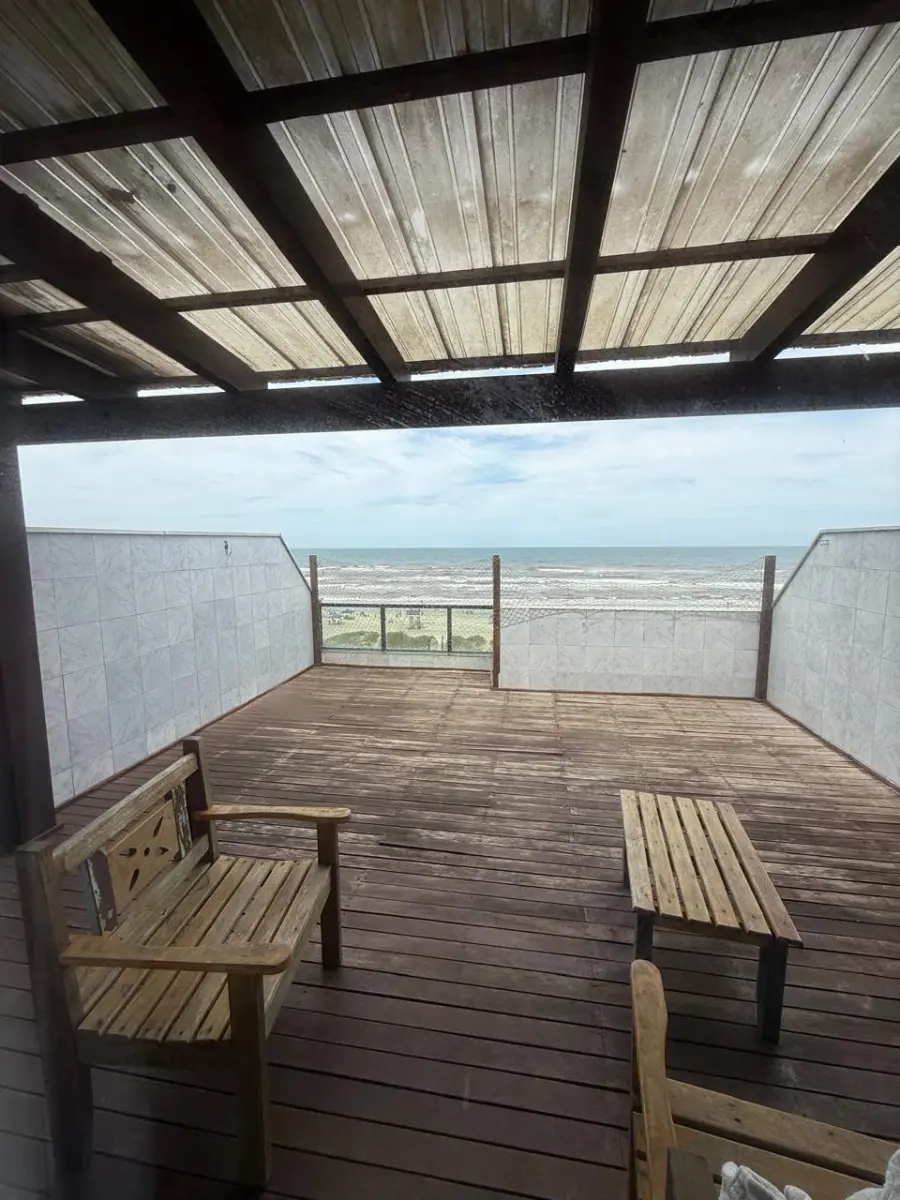 LOTE 002 - O apartamento nº 502 e o Box n° 19, do Edifício Residencial Bella Mare, situado à avenida Beira Mar, nº 1035, em Capão da Canoa/RS. (ATENÇÃO OS MOVEIS, AR CONDICIONADO, EQUIPAMENTOS, CORTINAS NÃO ESTÃO INCLUIDOS NO LEILÃO E SERÃO RETIRADOS APÓS O LEILÃO) DETALHES COM O LEILOEIRO