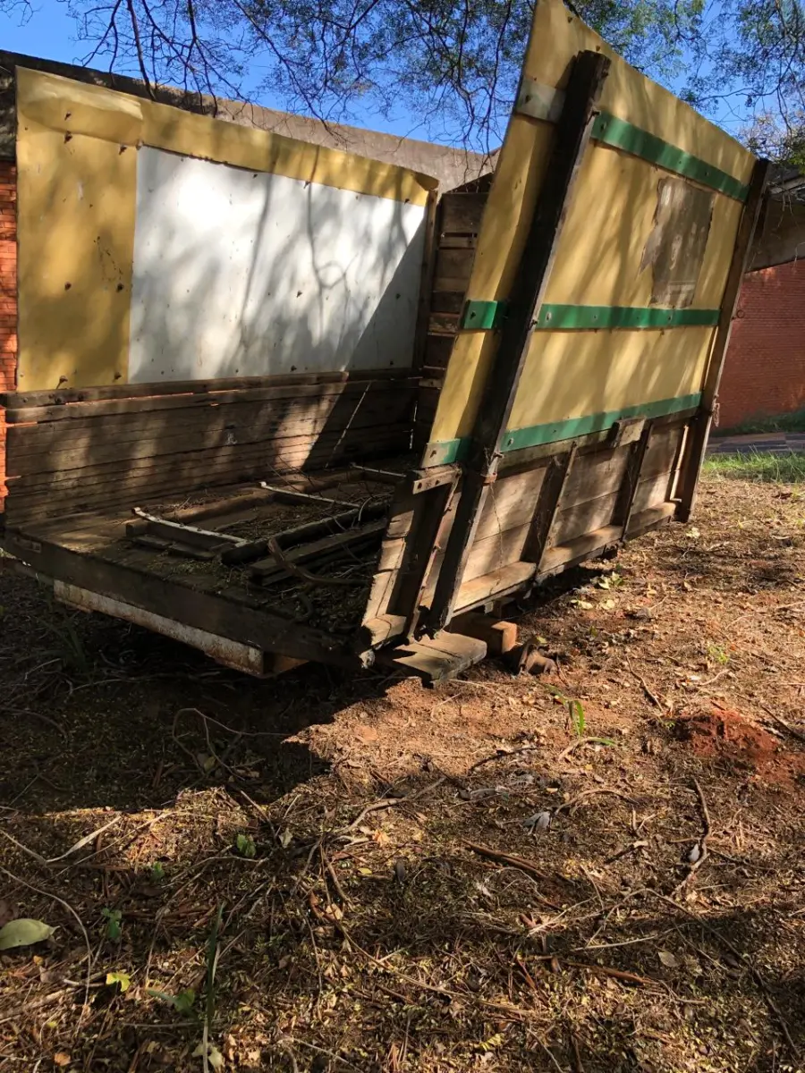 LOTE 036 - Reboque agricula pessimo estado 