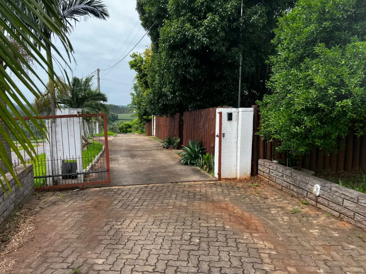 LOTE 001 - O imóvel localizado na Linha São Jacó, em Teutônia/RS. Sendo um área de terras com a superfície de 8.500m²