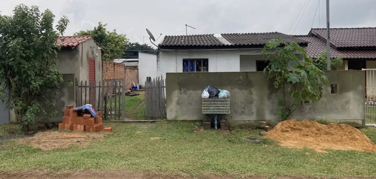 LOTE 049 - Um terreno constituído do lote número quatorze (14), da quadra número trinta e três (33)