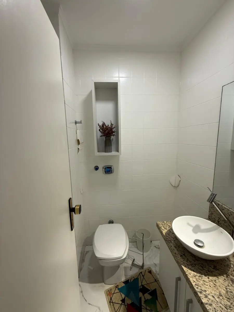 LOTE 002 - O apartamento nº 502 e o Box n° 19, do Edifício Residencial Bella Mare, situado à avenida Beira Mar, nº 1035, em Capão da Canoa/RS. (ATENÇÃO OS MOVEIS, AR CONDICIONADO, EQUIPAMENTOS, CORTINAS NÃO ESTÃO INCLUIDOS NO LEILÃO E SERÃO RETIRADOS APÓS O LEILÃO) DETALHES COM O LEILOEIRO