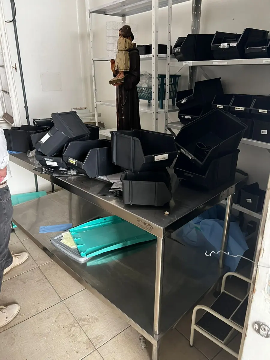 LOTE 001 - Bens móveis LOTE ENGOLBADO