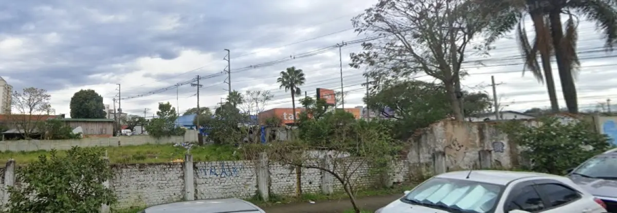 LOTE 000 - Avenida Assis Brasil, nº 4.700 com a área superficial de 5.374,32m² e os direitos de aquisição da proporção de 1/3 (um terço) do terreno na Rua Eduardo Mastalir