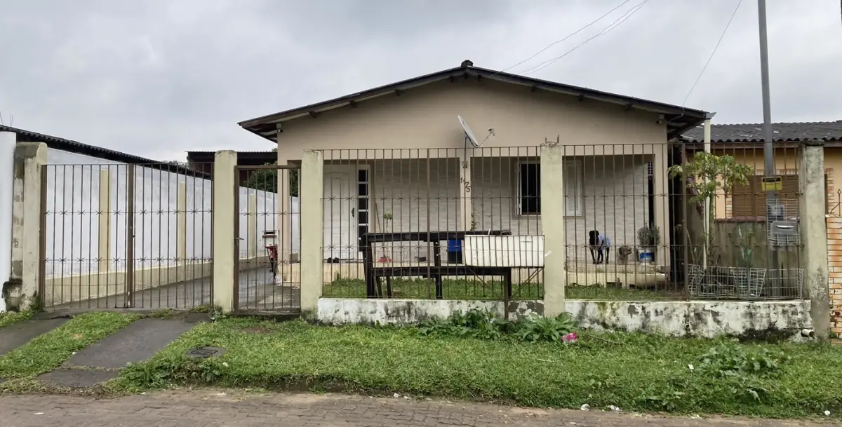 LOTE 142 - Um terreno constituído do lote número seis (6), da quadra número trinta e dois (32)