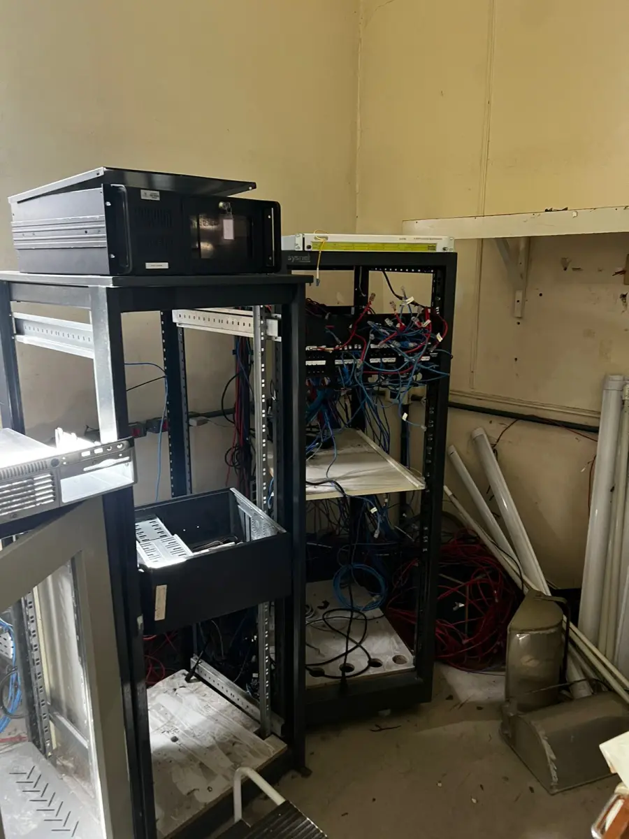 LOTE 001 - Bens móveis LOTE ENGOLBADO