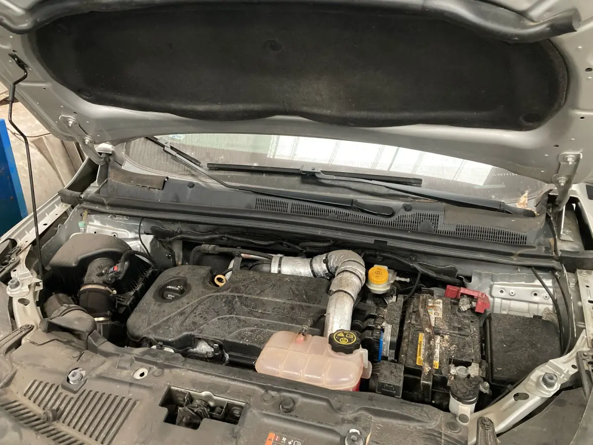 LOTE 001 - GM – Chevrolet – TRACKER LT 1.4 Turbo 16V Flex 4x2 aut., fabricação/modelo 2018/2018, cor: prata