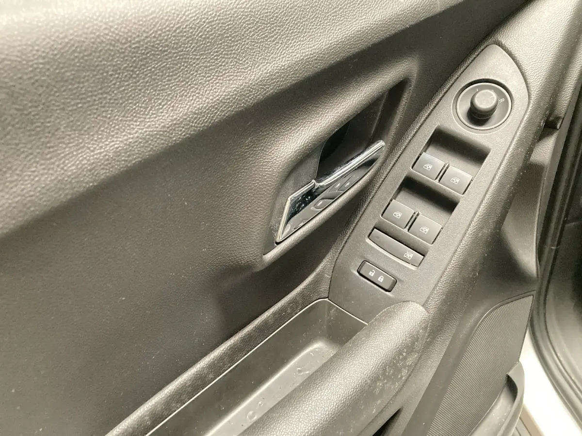 LOTE 001 - GM – Chevrolet – TRACKER LT 1.4 Turbo 16V Flex 4x2 aut., fabricação/modelo 2018/2018, cor: prata