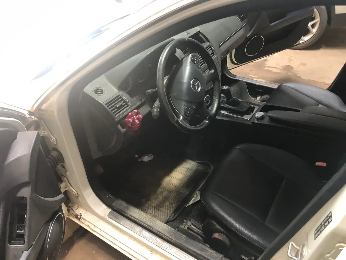 LOTE 003 - Mercedes Benz C-180 CGI 1.8 16V 156cv Aut., ano 2011, cor branca