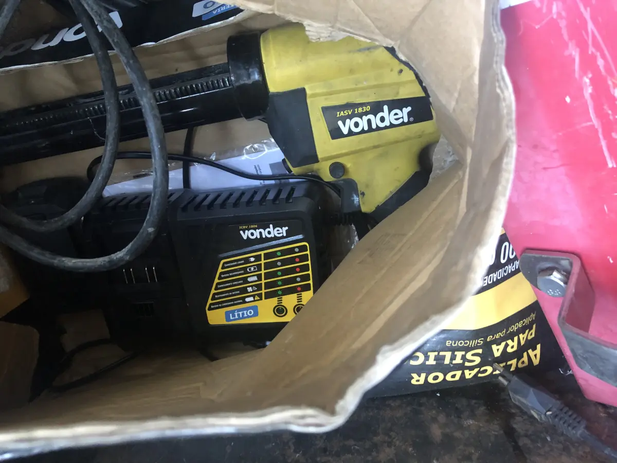 LOTE 001 - LOTE ENGLOBADO DE MAQUIINAS E EQUIPAMENTOS