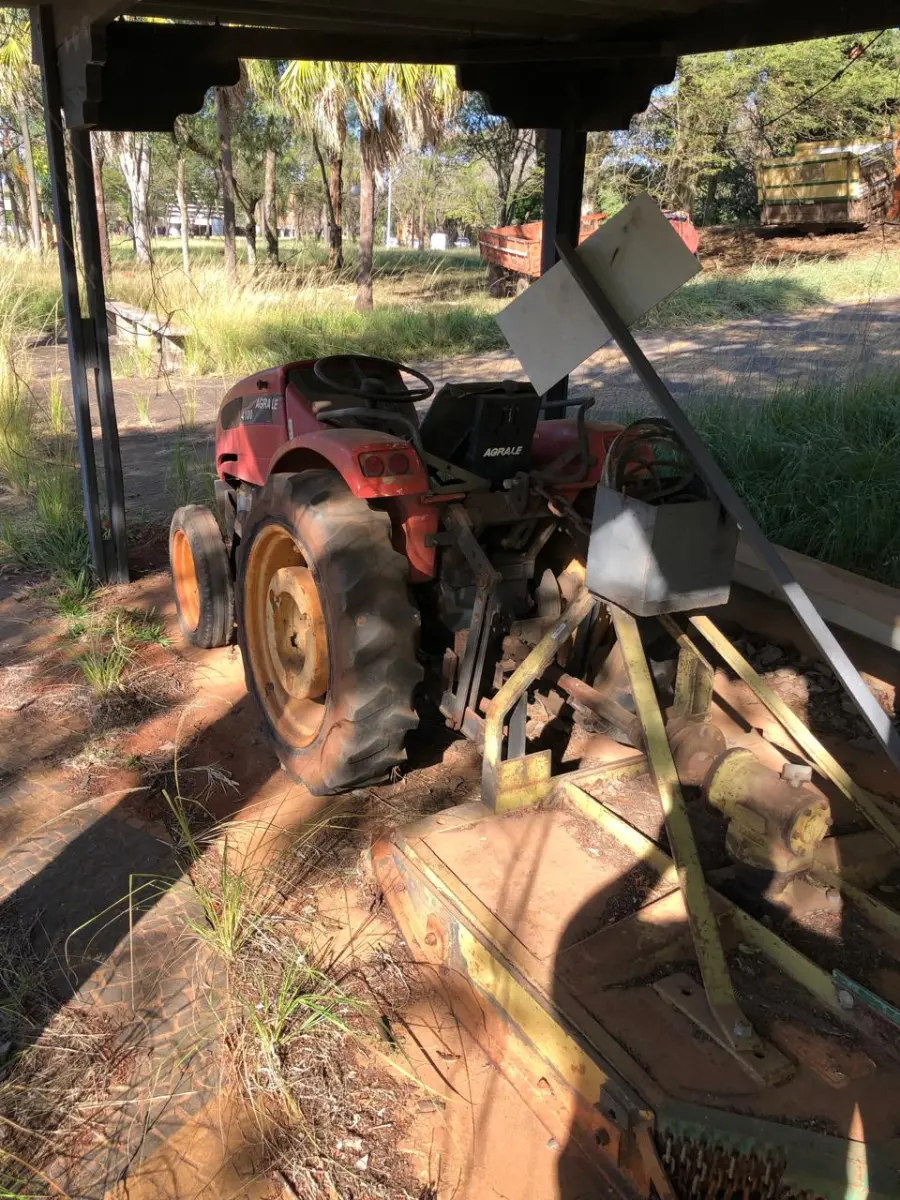 LOTE 016 - TRATOR 4100