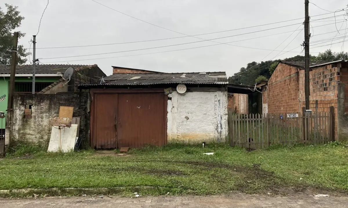 LOTE 060 - Um terreno constituído do lote número cinquenta (50), da quadra número trinta e três (33)