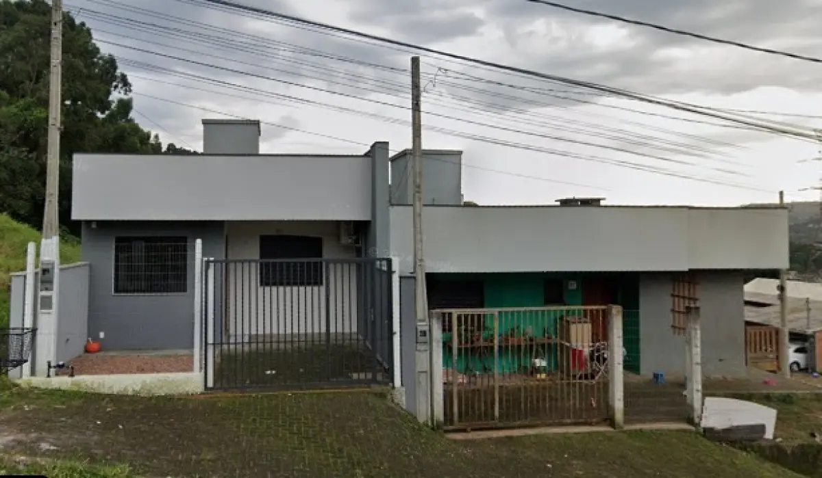 LOTE 010 - ESTÂNCIA VELHA - Terreno com a casa que corresponde a o numero 91, na Rua Cascais