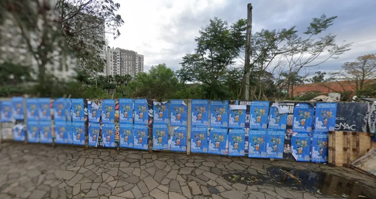 LOTE 000 - Avenida Assis Brasil, nº 4.700 com a área superficial de 5.374,32m² e os direitos de aquisição da proporção de 1/3 (um terço) do terreno na Rua Eduardo Mastalir