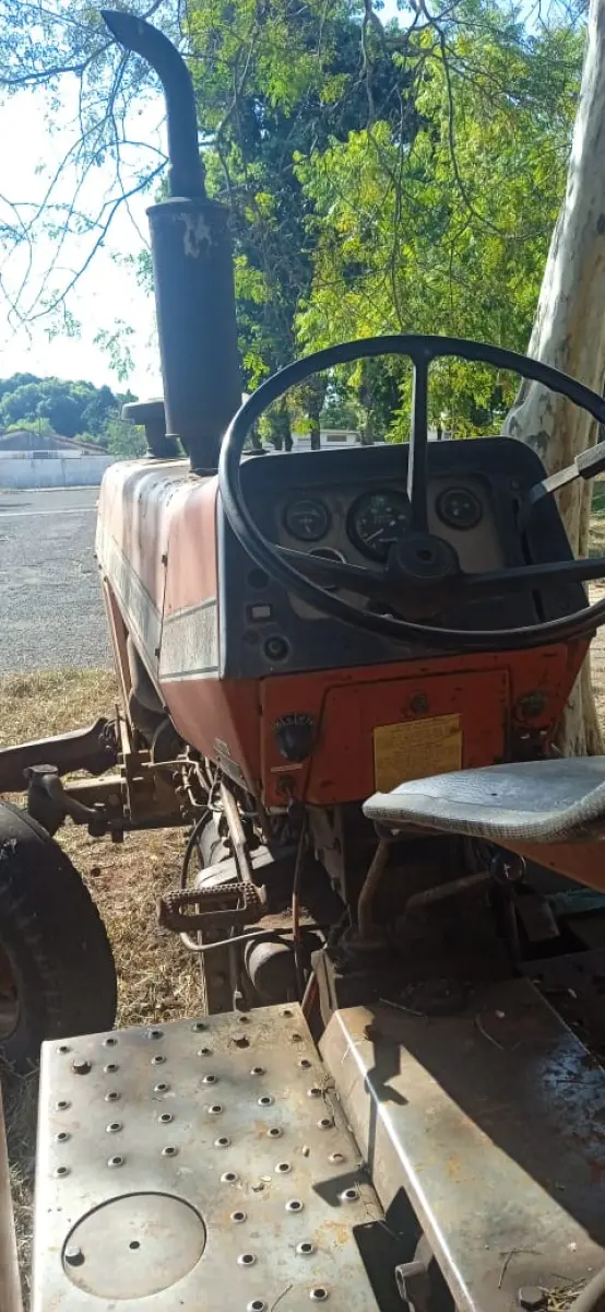 LOTE 018 - TRATOR mf 295